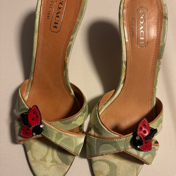Coach Women's Green Heels with Red Butterfly Accent - Picture 1 of 4